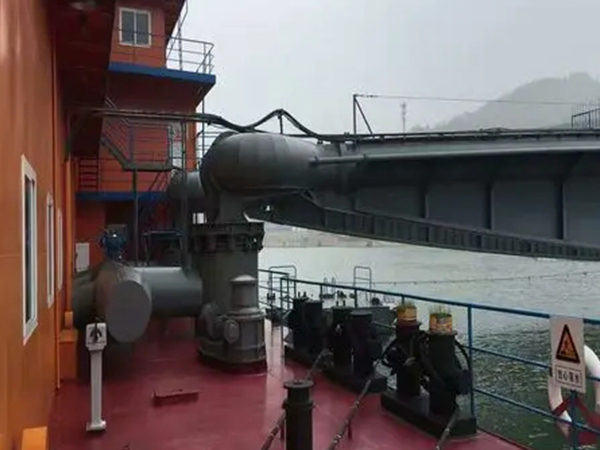 Vertical rotary joint rocker arm water intake pump ship