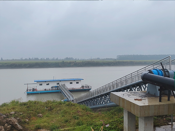 Multistage floating tank water intake pump vessel